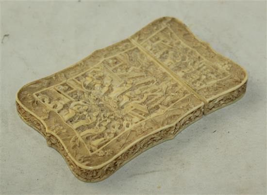 A Chinese export ivory serpentine shaped card case, 19th century, 11.5cm